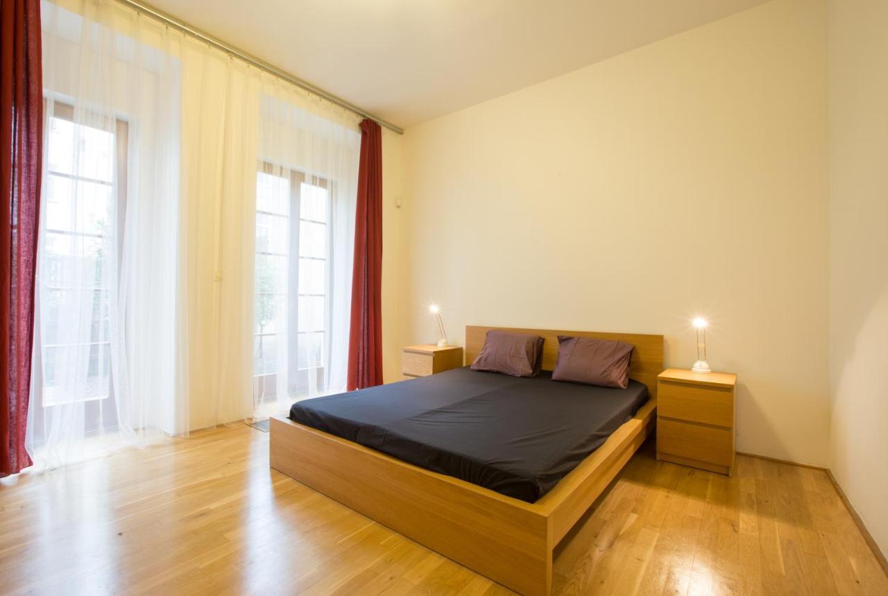 Elegant Apartment With Free Garage In The Center Of Prague Ngoại thất bức ảnh